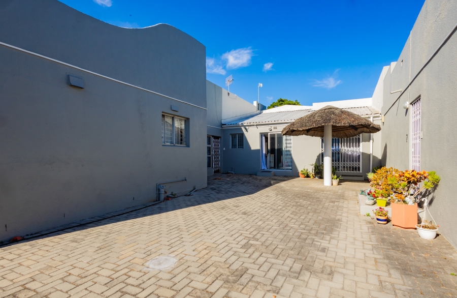 2 Bedroom Property for Sale in Oakglen Western Cape